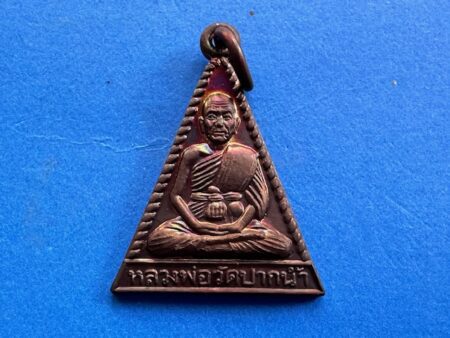 Wealth amulet B.E.2535 LP Sodh brass amulet in triangle shape – Kan Phai Batch (MON1015)