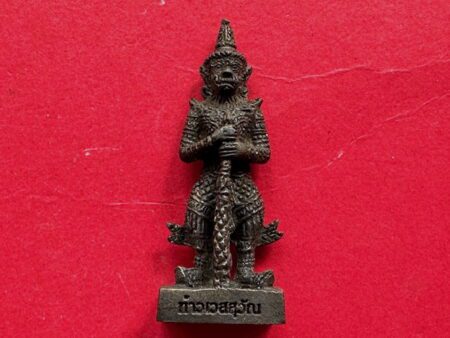 Protect amulet B.E.2550 Thao Wet Suwan copper amulet with beautiful condition by Wat Ketoomdeewararam (GOD455)