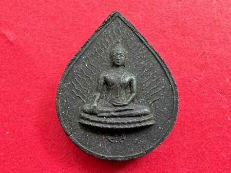 Wealth amulet B.E.2524 Phra Phuttha Ratsami holy powder amulet in black color by LP Maha Wiboon (SOM883)