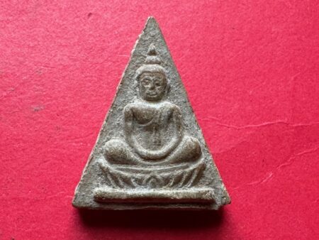 Charming amulet B.E.2512 Phra Nang Phaya powder Mai Ngiew Dam amulet by LP Hom (SOM890)