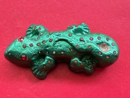 Wealth amulet B.E.2559 Tukkae Maha Lap Riak Sap or gecko holy soil amulet in big imprint by LP Lum (GOD466)