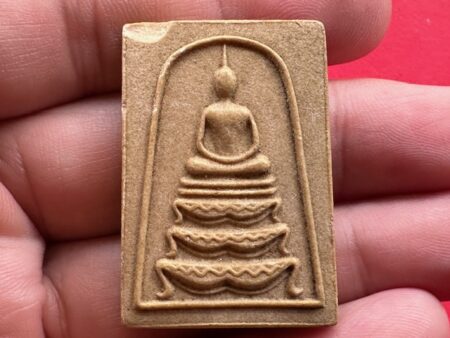 Wealth amulet B.E.2522 Phra Somdej Than Singha holy powder amulet by LP Guay (SOM915)