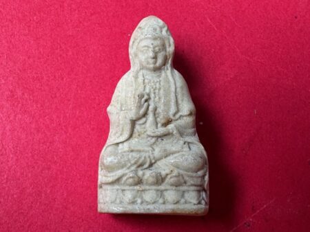 Wealth amulet B.E.2531 Guan Yin holy powder amulet with beautiful condition by Somdej Phra Yannasangworn (GOD488)