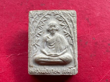 Rare Thai amulet B.E.2528 LP Kasem holy powder amulet with beautiful condition (MON1205)