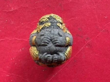 Protect amulet B.E.2544 Look Om Hanuman Khong Mueng Chan Mak powder by LP Poon (GOD507)