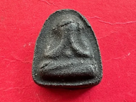 Wealth amulet B.E.2526 Phra Pidta holy powder amulet in beautiful condition by LP Fam (PID326)