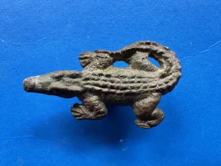 Protect amulet B.E.2519 crocodile brass amulet in Phut Thang imprint by LP Sanit (GOD523)