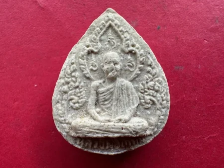 Rare Thai amulet B.E.2517 LP Kasem holy powder amulet with beautiful condition (MON1101)