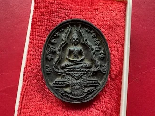 Wealth amulet B.E.2536 Phra Kaew Morakot Nawaloha coin with beautiful condition by LP Kasem (SOM1040)