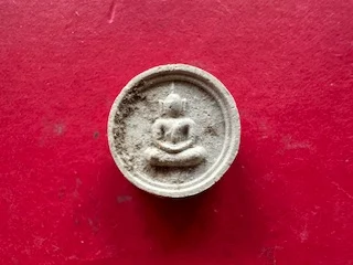 Wealth amulet B.E.2539 Phra Somdej Junloy holy powder amulet with beautiful condition by Wat Maiamtarot (SOM1039)
