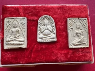 Rare amulet B.E.2528 set of Phra Somdej, Phra Pida and Nang Kwak amulets of LP Seng – Prai Mongkol batch (SOM1057)