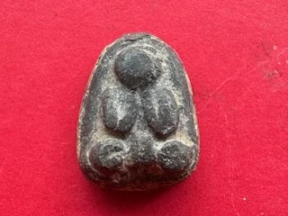 Rare amulet B.E.2483 Phra Pidta Maha Ut lead amulet with beautiful condition by LP Ied (PID341)