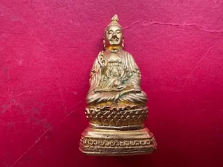 Wealth amulet B.E.2544 Phra Kring Srisakkaya Munee Phra Phutthachao brass amulet by Wat Lengnengyee (PKR216)